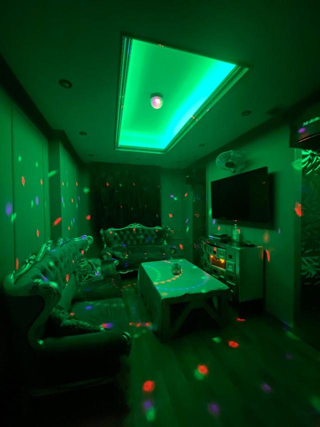 ROOM 6