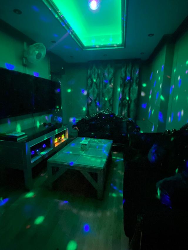 ROOM 7