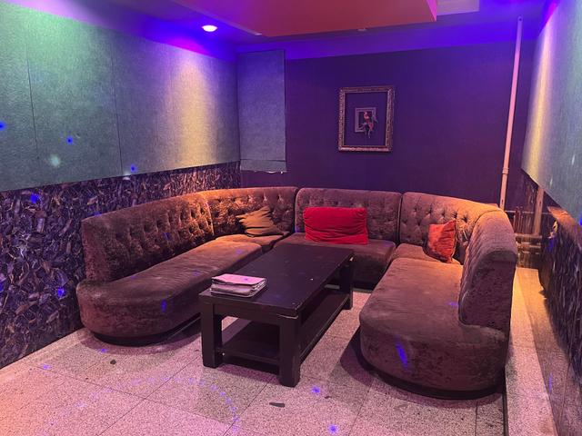 ROOM-4
